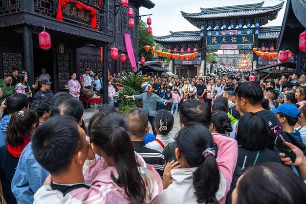 國(guó)慶黃金周景區(qū)人海再現(xiàn)，智慧管理助力有序游覽